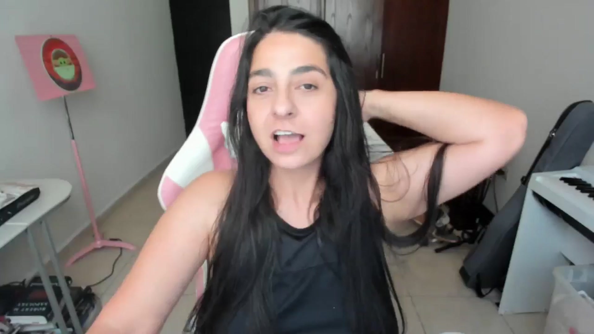 Gallery image thumbnail from anarossanna's myfreecams stream on, 04/15/2026, 18:37 image 6 of 20
