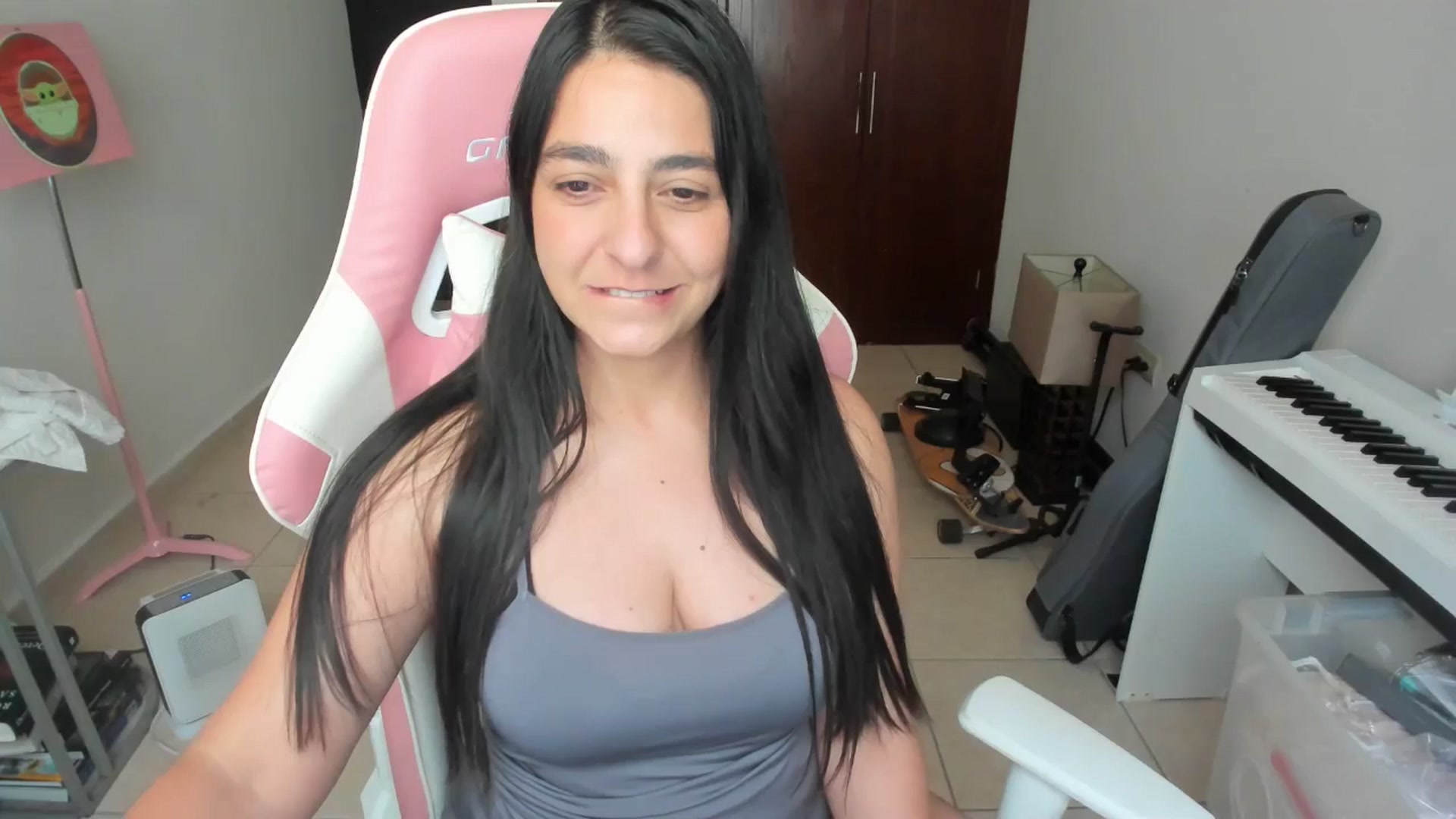 Gallery image thumbnail from anarossanna's myfreecams stream on, 04/22/2026, 18:22 image 6 of 20