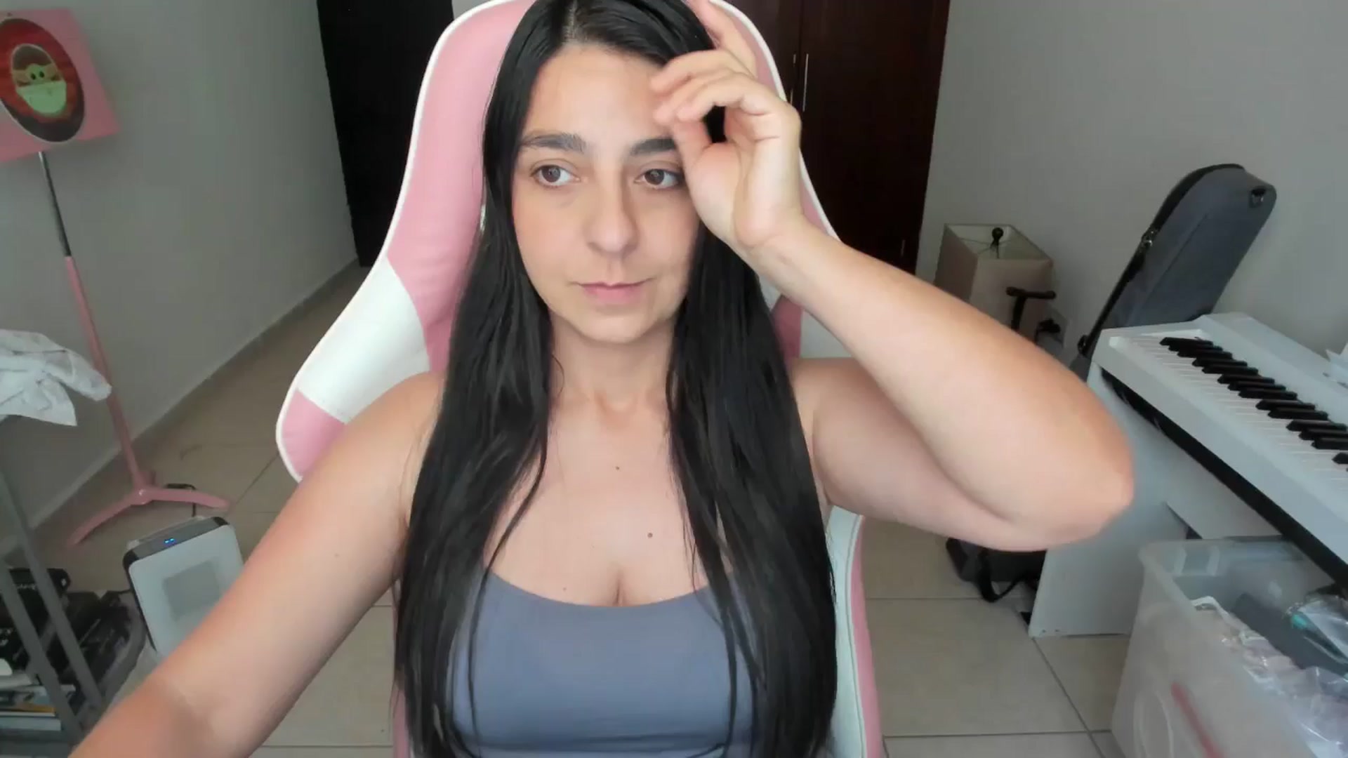 Gallery image thumbnail from anarossanna's myfreecams stream on, 04/22/2026, 18:22 image 13 of 20