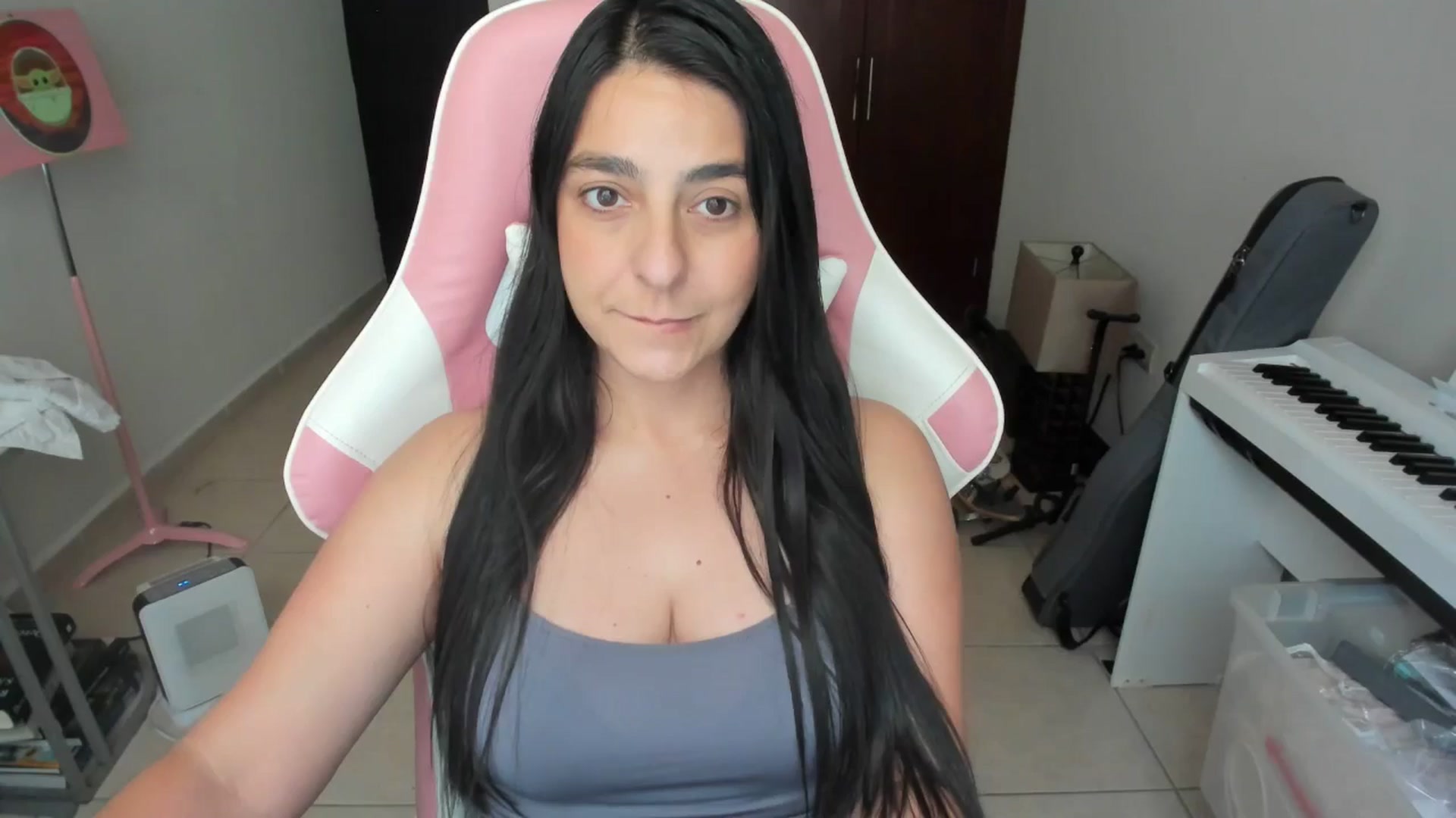 Gallery image thumbnail from anarossanna's myfreecams stream on, 04/22/2026, 18:22 image 14 of 20