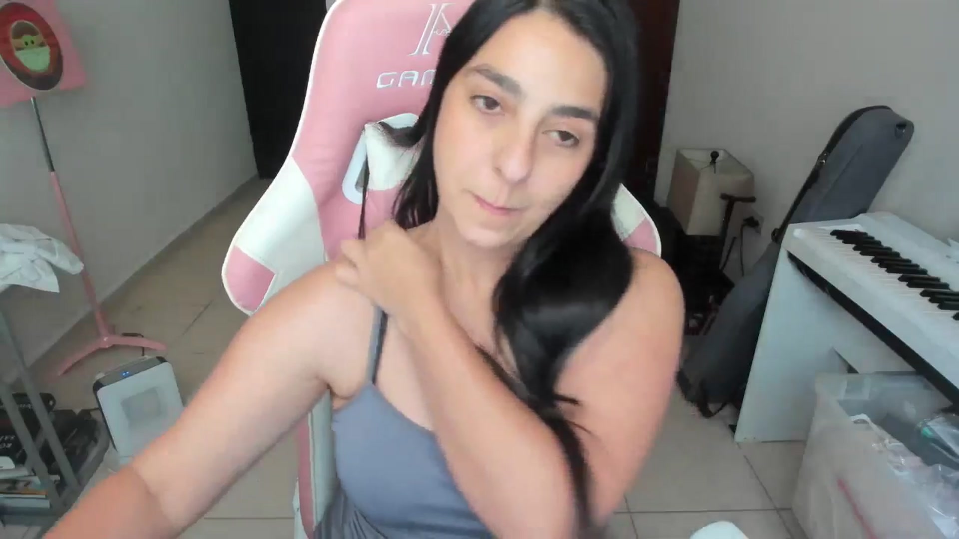Gallery image thumbnail from anarossanna's myfreecams stream on, 04/22/2026, 18:22 image 19 of 20