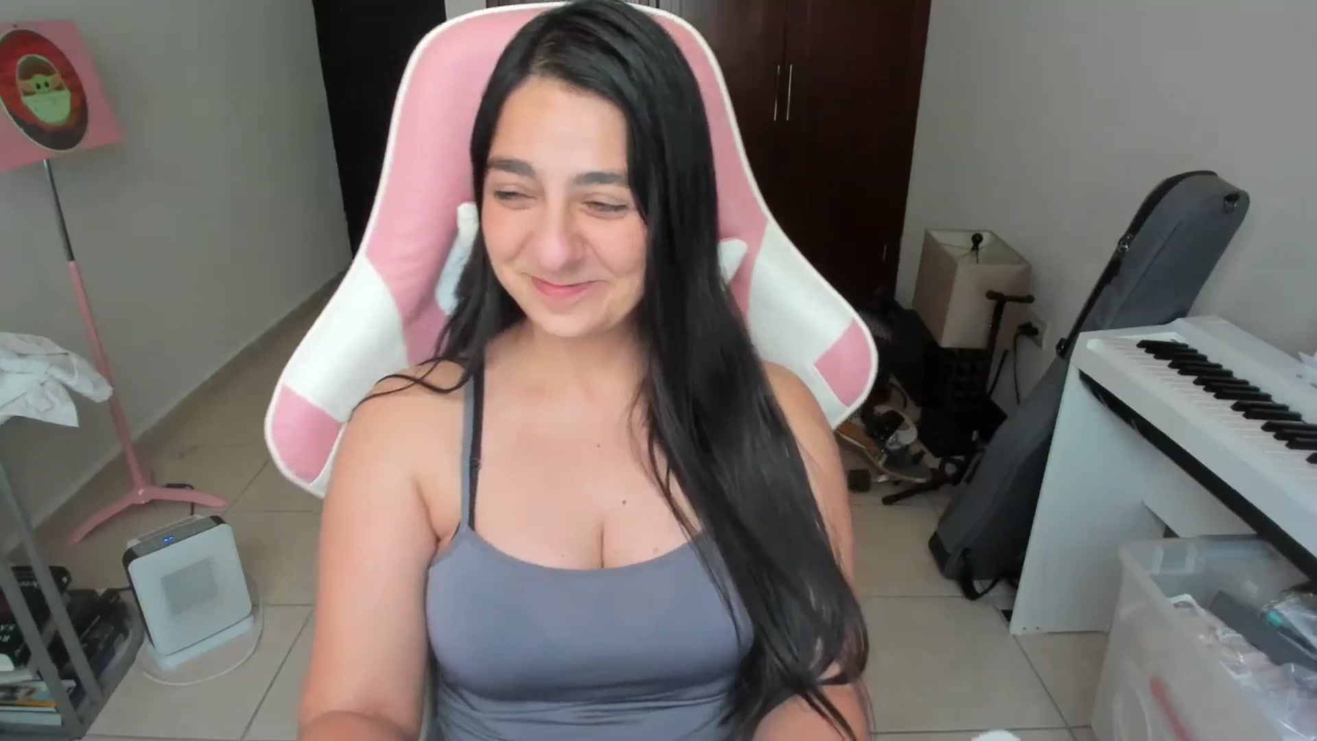 Gallery image thumbnail from anarossanna's myfreecams stream on, 04/22/2026, 18:22 image 11 of 20