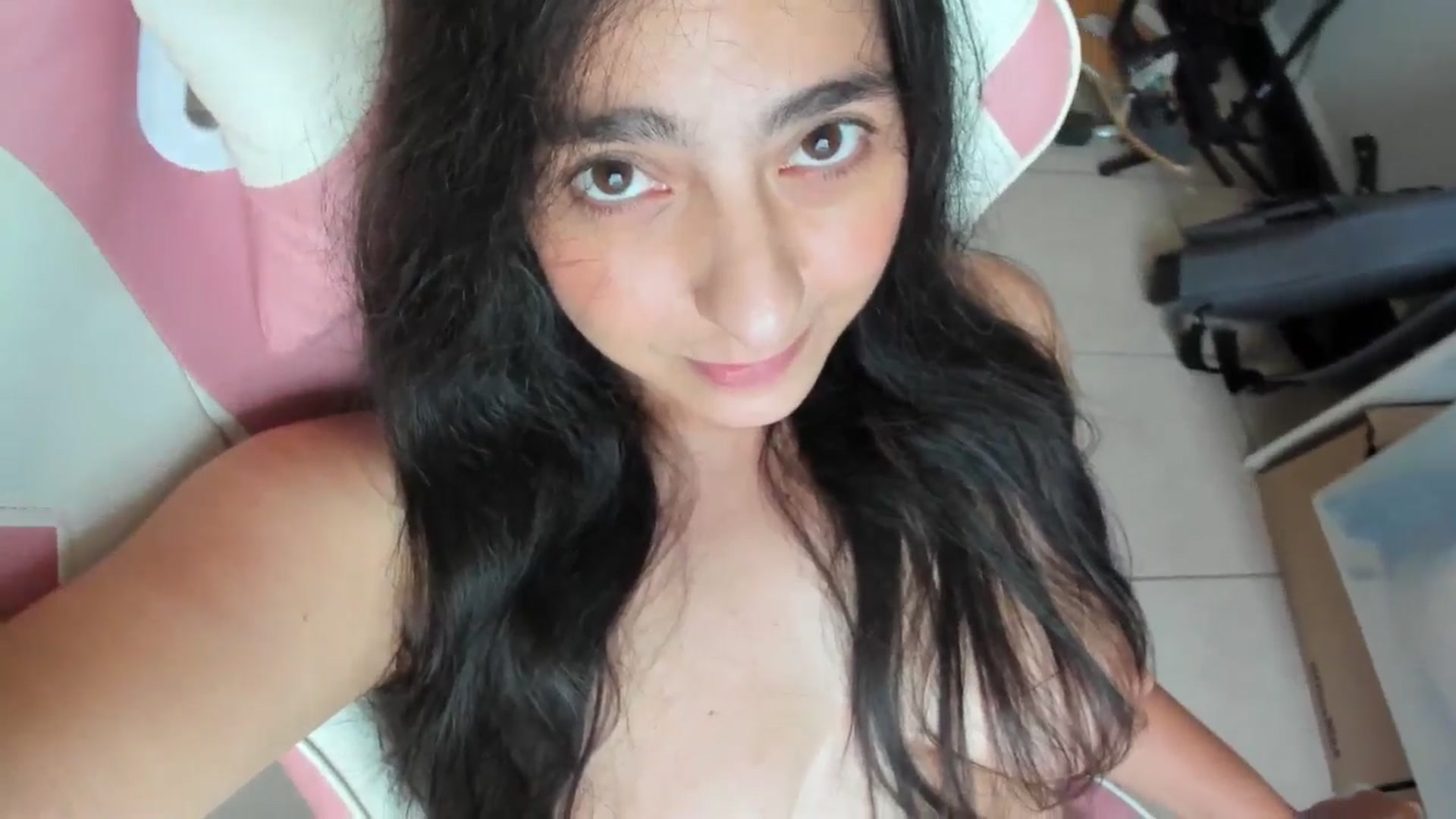 Gallery image thumbnail from anarossanna's myfreecams stream on, 05/08/2026, 18:49 image 19 of 20