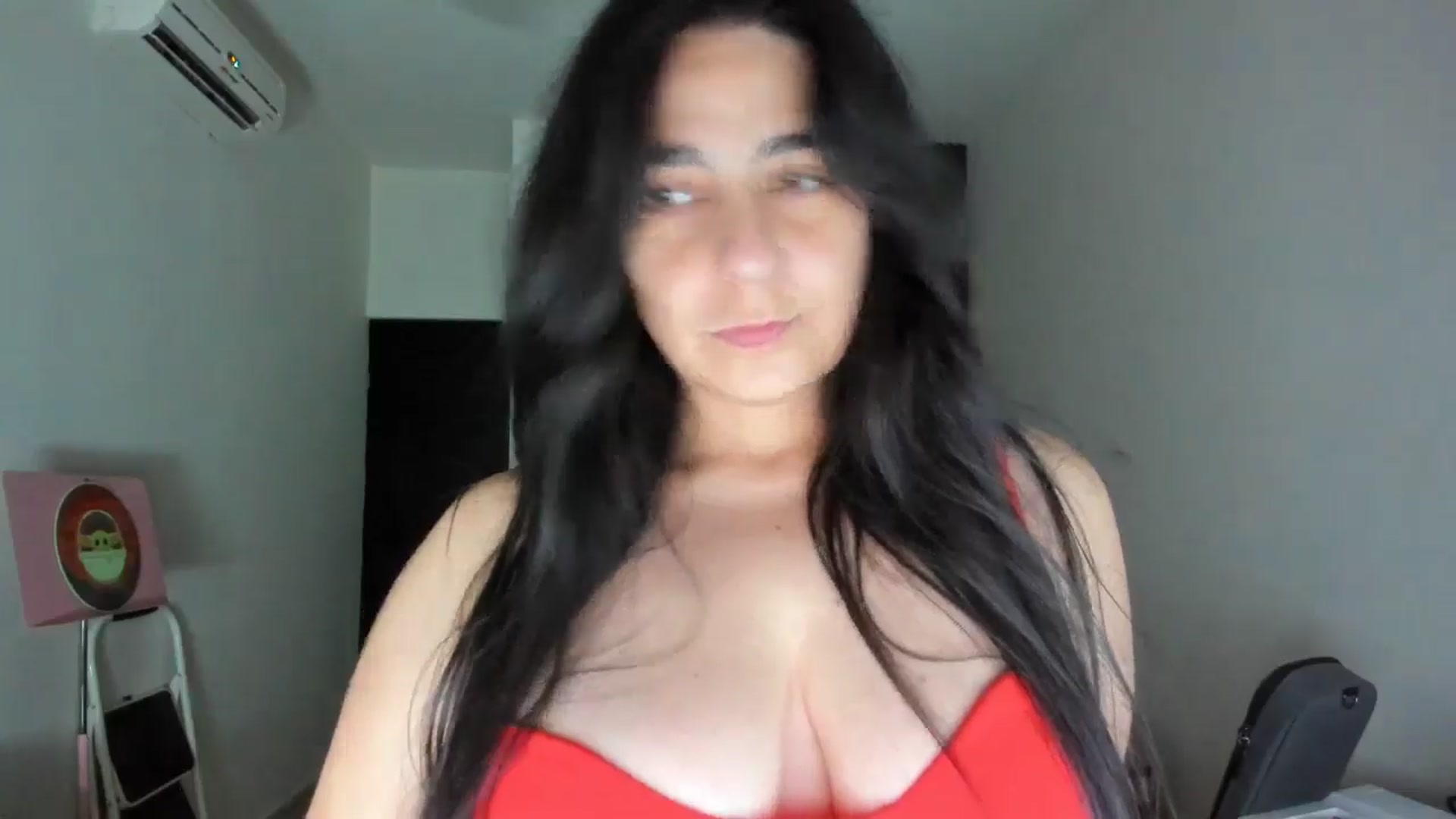 Gallery image thumbnail from anarossanna's myfreecams stream on, 05/10/2026, 04:10 image 10 of 20
