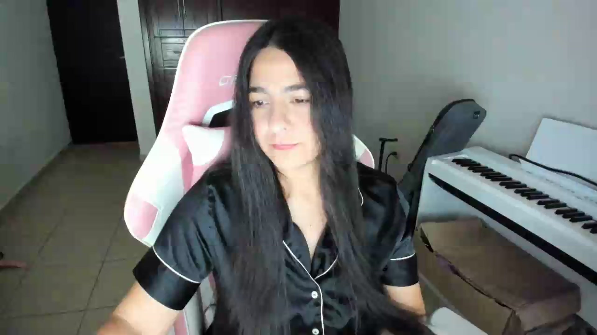 Gallery image thumbnail from anarossanna's myfreecams stream on, 05/30/2026, 05:39 image 1 of 20