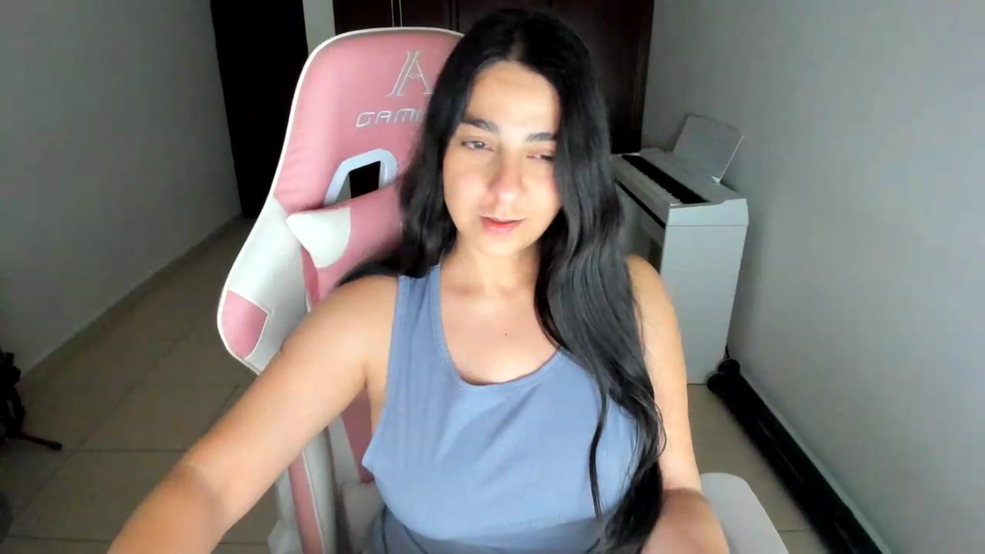 Gallery image thumbnail from anarossanna's myfreecams stream on, 06/14/2026, 05:49 image 8 of 20