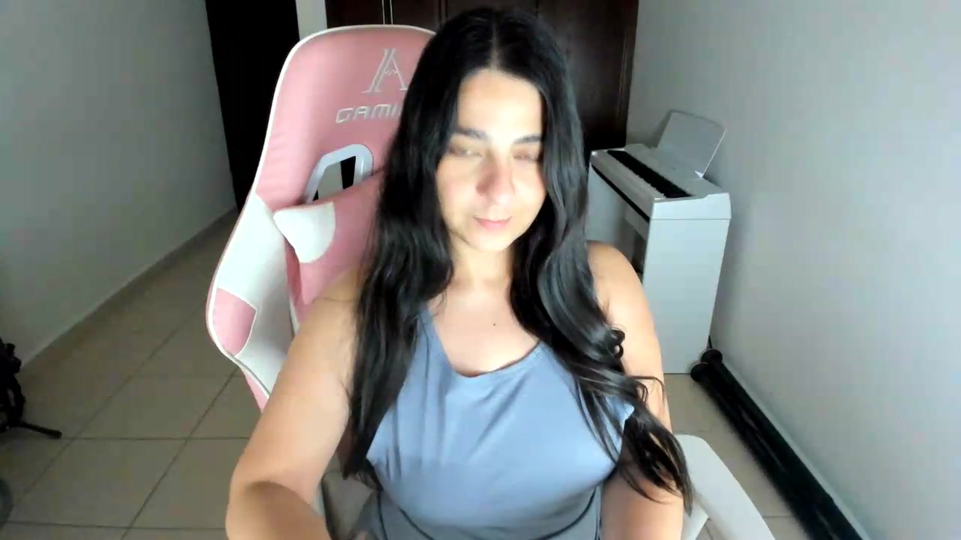 Gallery image thumbnail from anarossanna's myfreecams stream on, 06/14/2026, 05:49 image 5 of 20