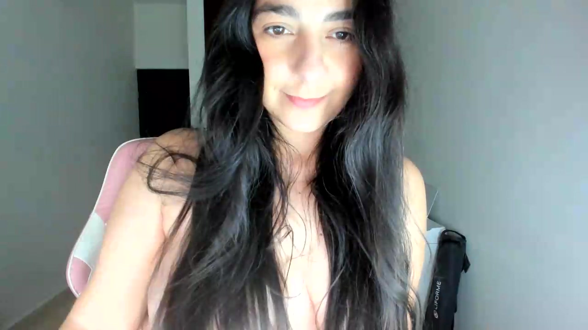 Gallery image thumbnail from anarossanna's myfreecams stream on, 06/15/2026, 04:42 image 18 of 20