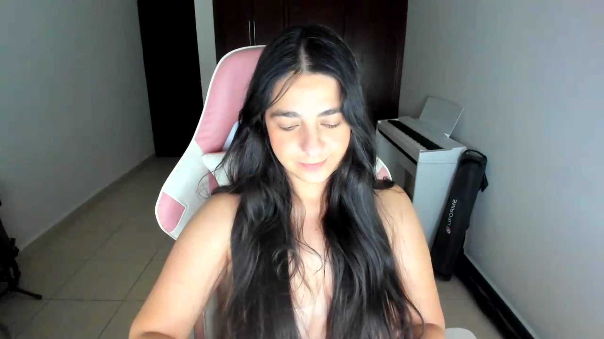Gallery image thumbnail from anarossanna's myfreecams stream on, 06/15/2026, 04:42 image 15 of 20