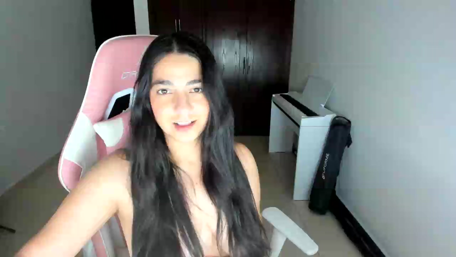 Gallery image thumbnail from anarossanna's myfreecams stream on, 06/15/2026, 04:42 image 20 of 20