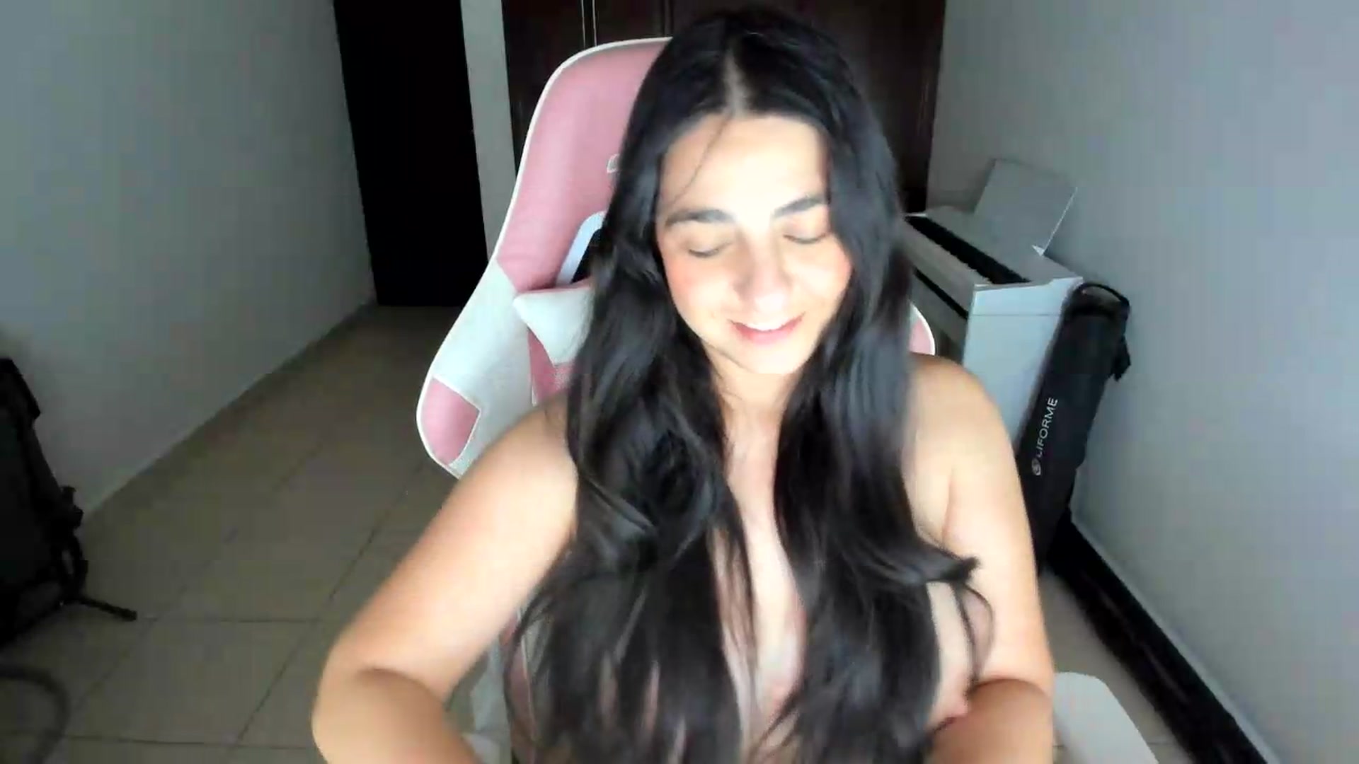 Gallery image thumbnail from anarossanna's myfreecams stream on, 06/15/2026, 04:42 image 2 of 20