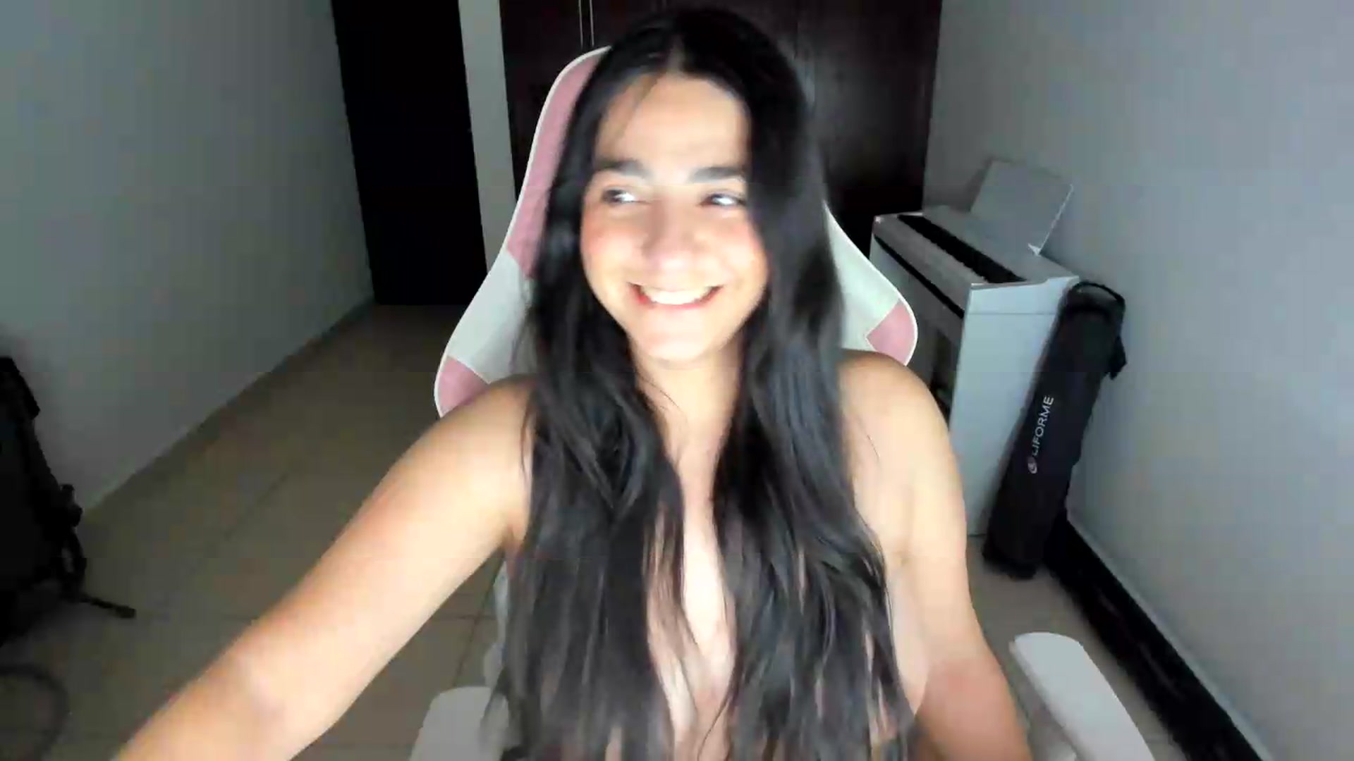 Gallery image thumbnail from anarossanna's myfreecams stream on, 06/15/2026, 04:42 image 4 of 20