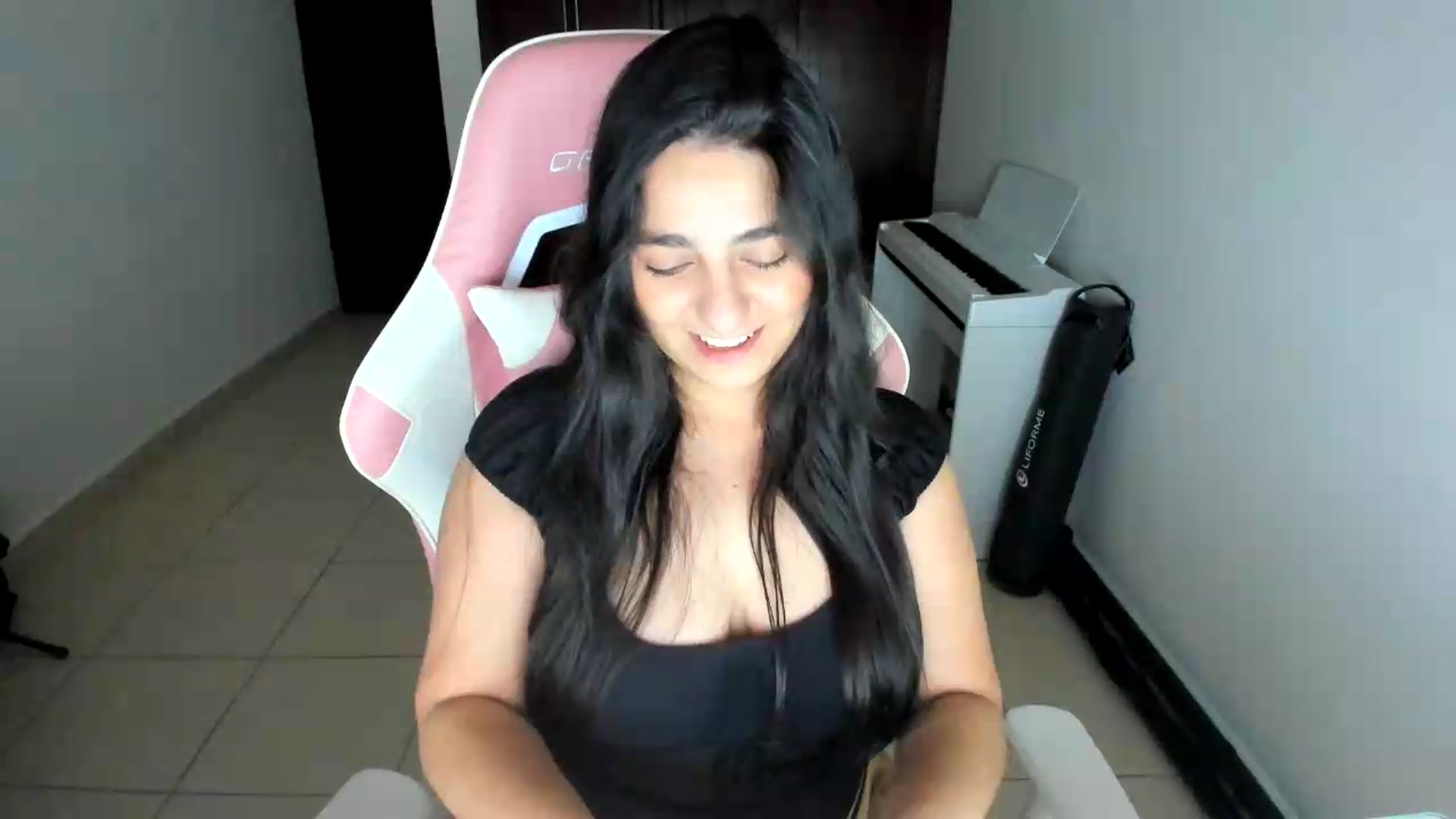 Gallery image thumbnail from anarossanna's myfreecams stream on, 06/19/2026, 04:28 image 14 of 20