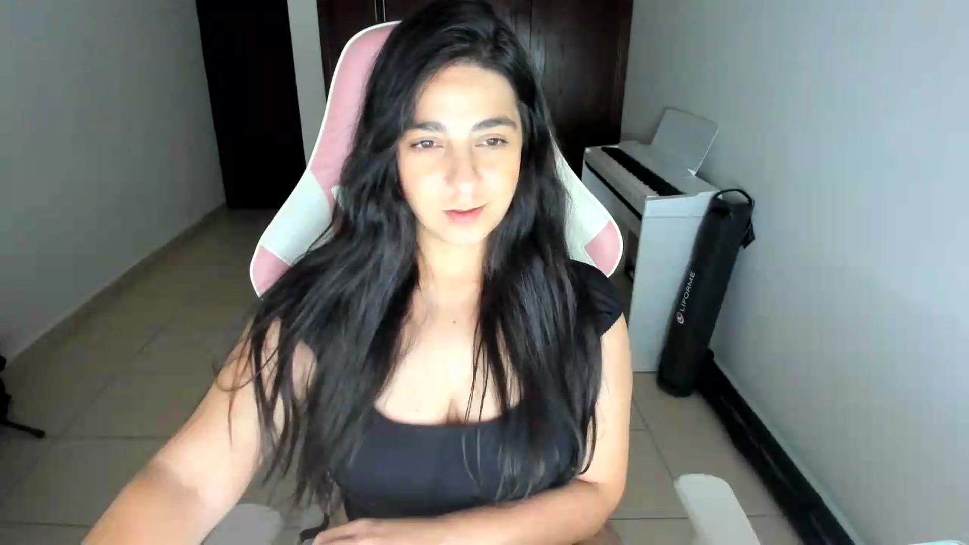 Gallery image thumbnail from anarossanna's myfreecams stream on, 06/19/2026, 04:28 image 11 of 20