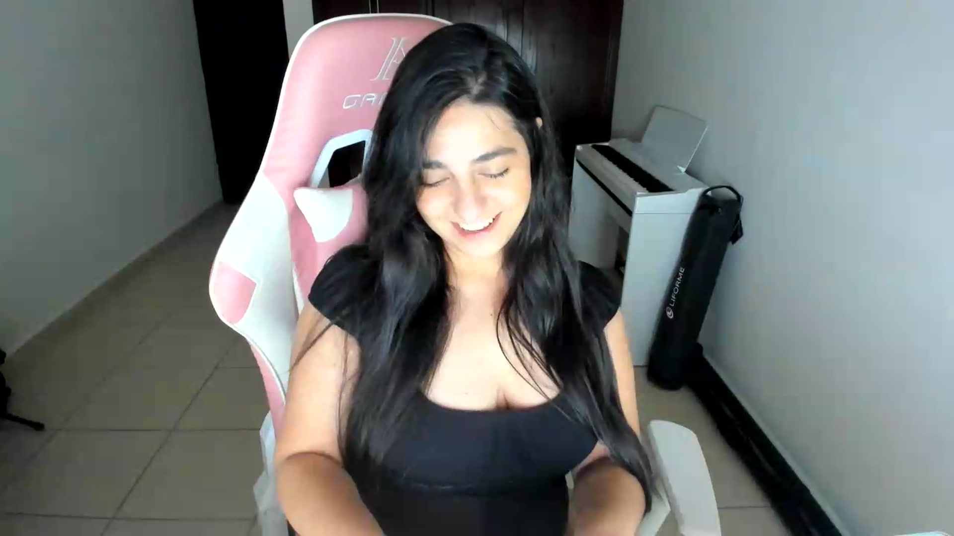 Gallery image thumbnail from anarossanna's myfreecams stream on, 06/19/2026, 04:28 image 9 of 20