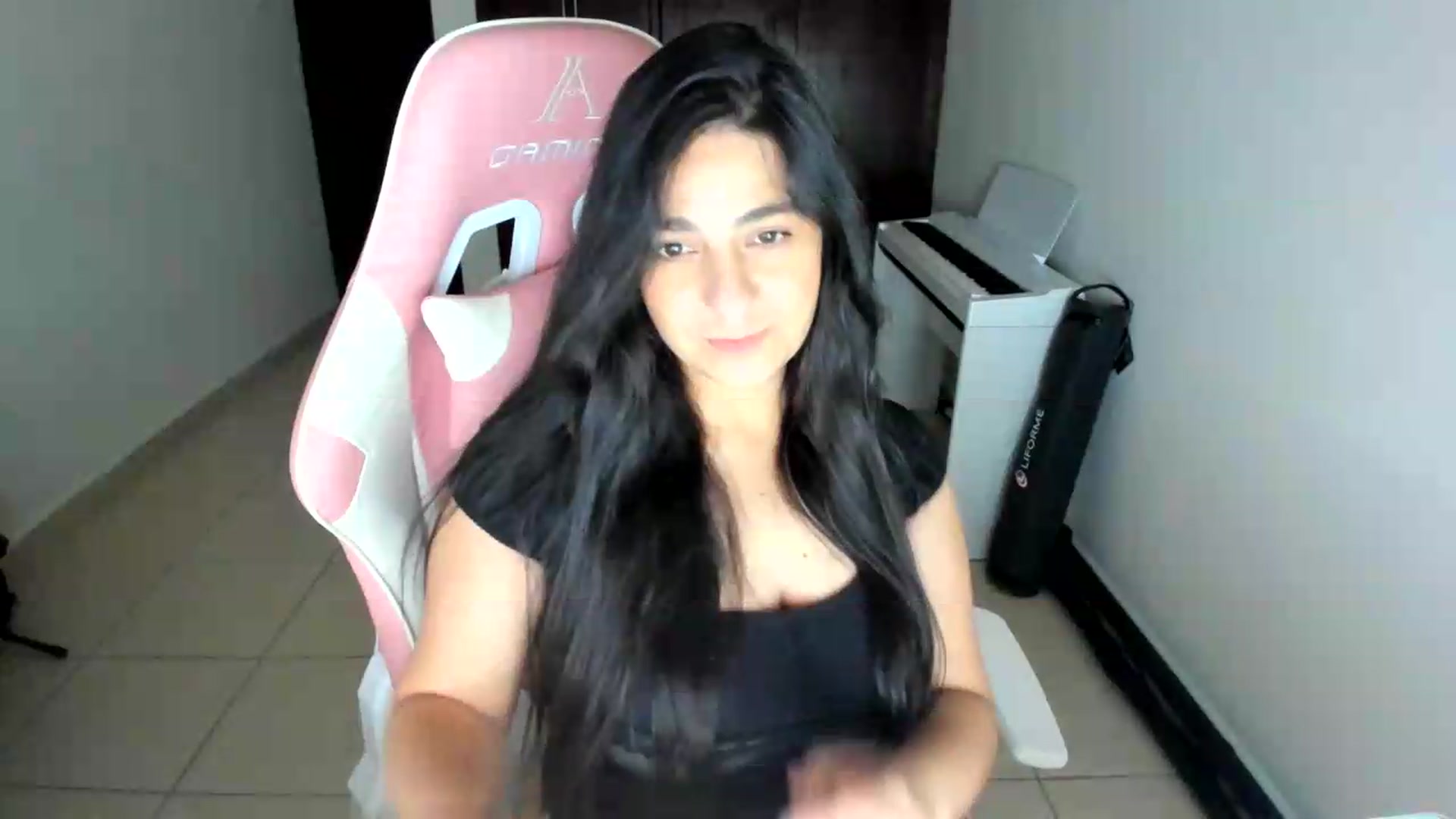 Gallery image thumbnail from anarossanna's myfreecams stream on, 06/19/2026, 04:28 image 6 of 20