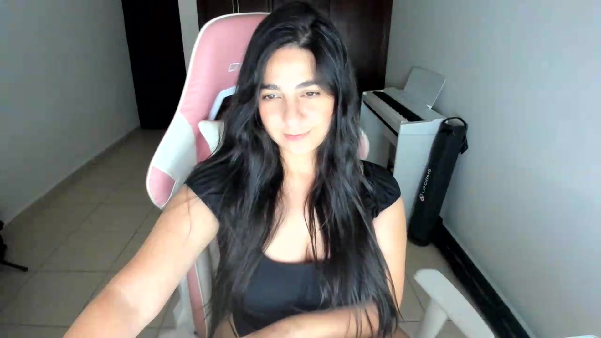 Gallery image thumbnail from anarossanna's myfreecams stream on, 06/19/2026, 04:28 image 12 of 20