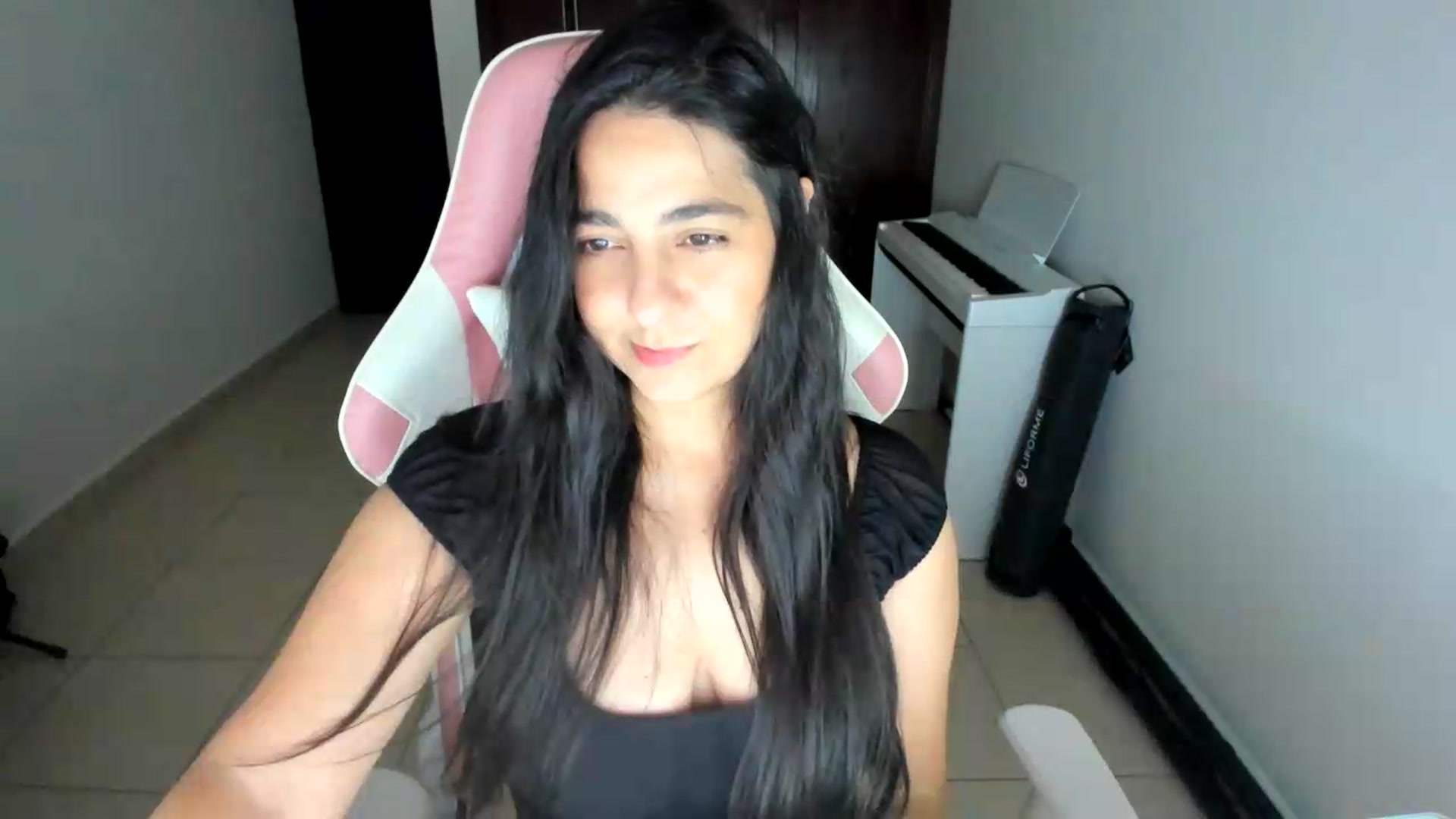 Gallery image thumbnail from anarossanna's myfreecams stream on, 06/19/2026, 04:28 image 15 of 20