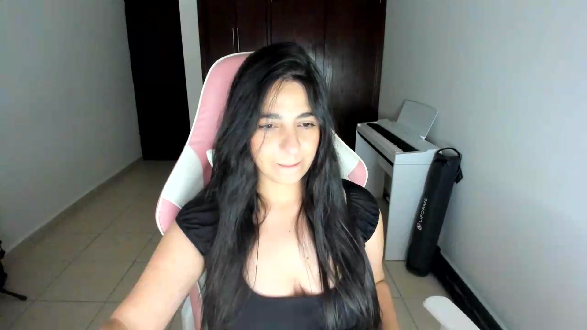 Gallery image thumbnail from anarossanna's myfreecams stream on, 06/19/2026, 04:28 image 20 of 20