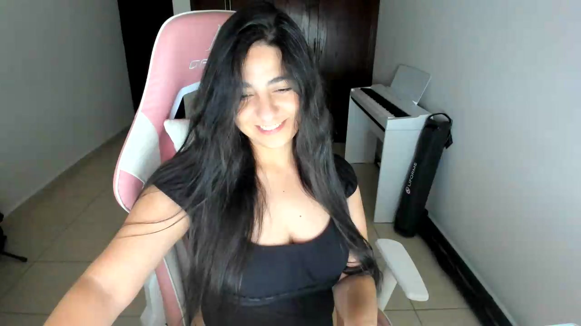 Gallery image thumbnail from anarossanna's myfreecams stream on, 06/19/2026, 04:28 image 5 of 20