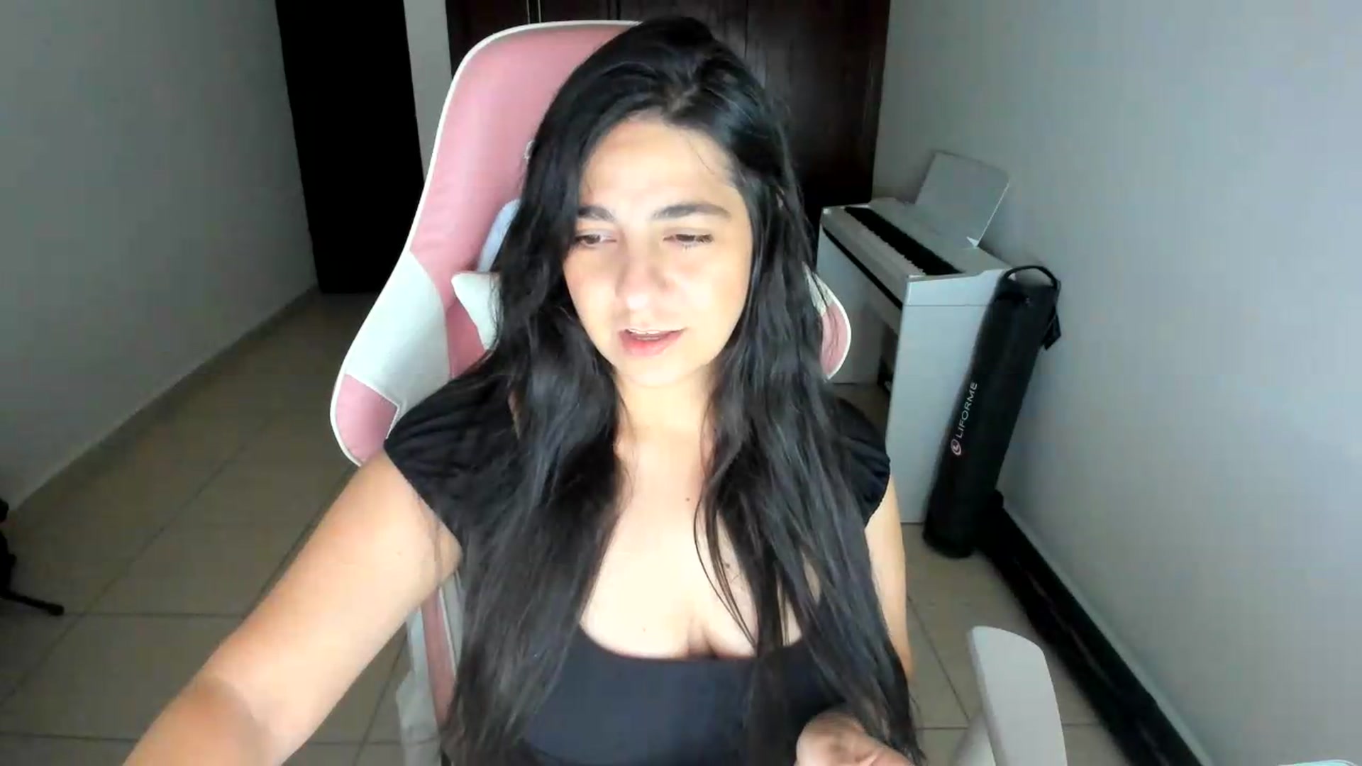 Gallery image thumbnail from anarossanna's myfreecams stream on, 06/19/2026, 04:28 image 8 of 20