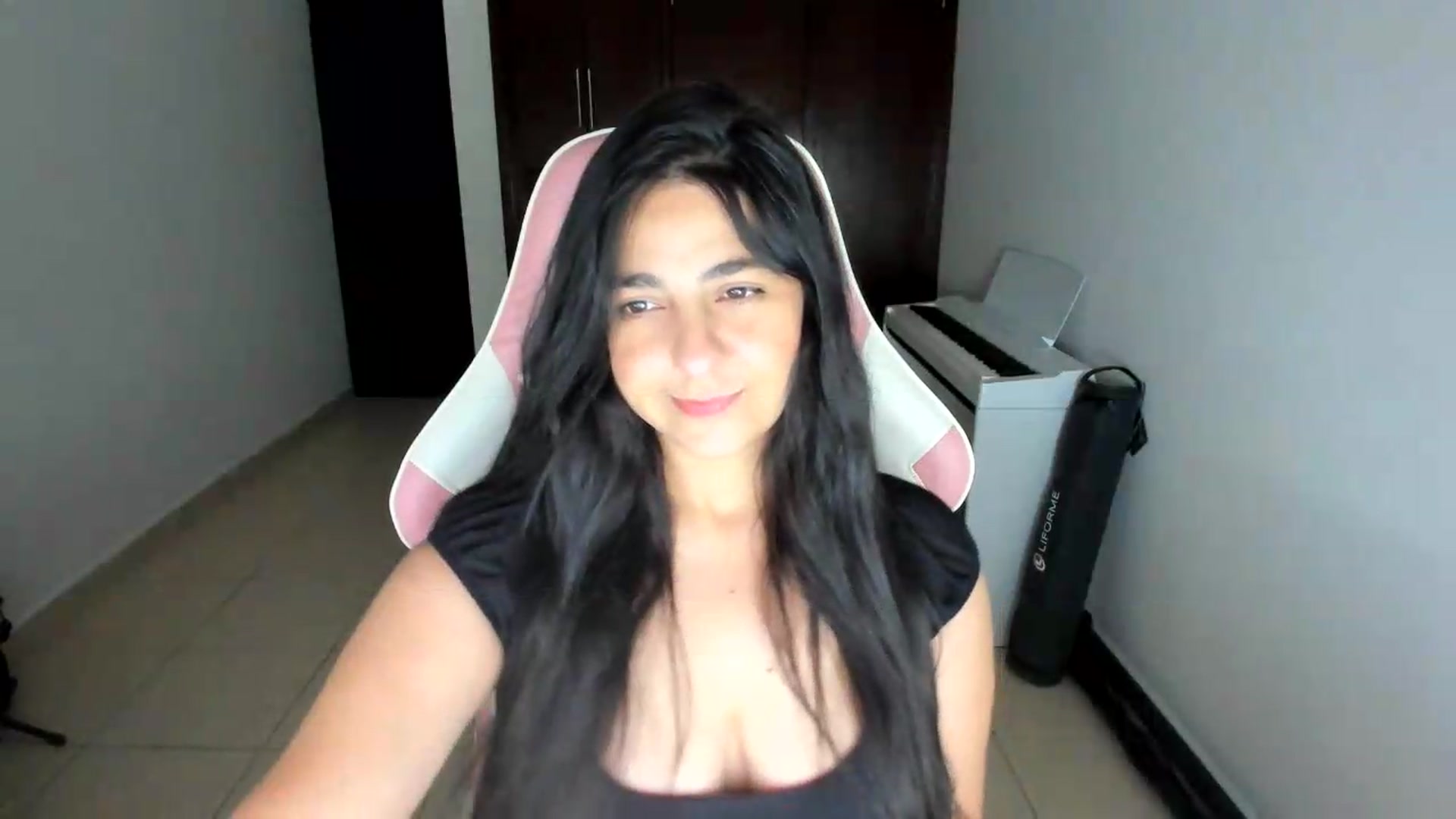 Gallery image thumbnail from anarossanna's myfreecams stream on, 06/19/2026, 04:28 image 18 of 20