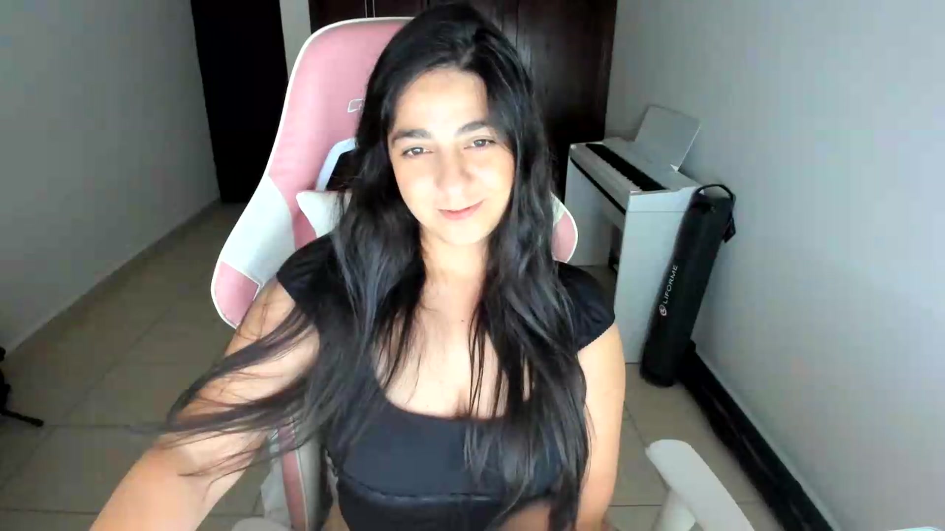 Gallery image thumbnail from anarossanna's myfreecams stream on, 06/19/2026, 04:28 image 13 of 20