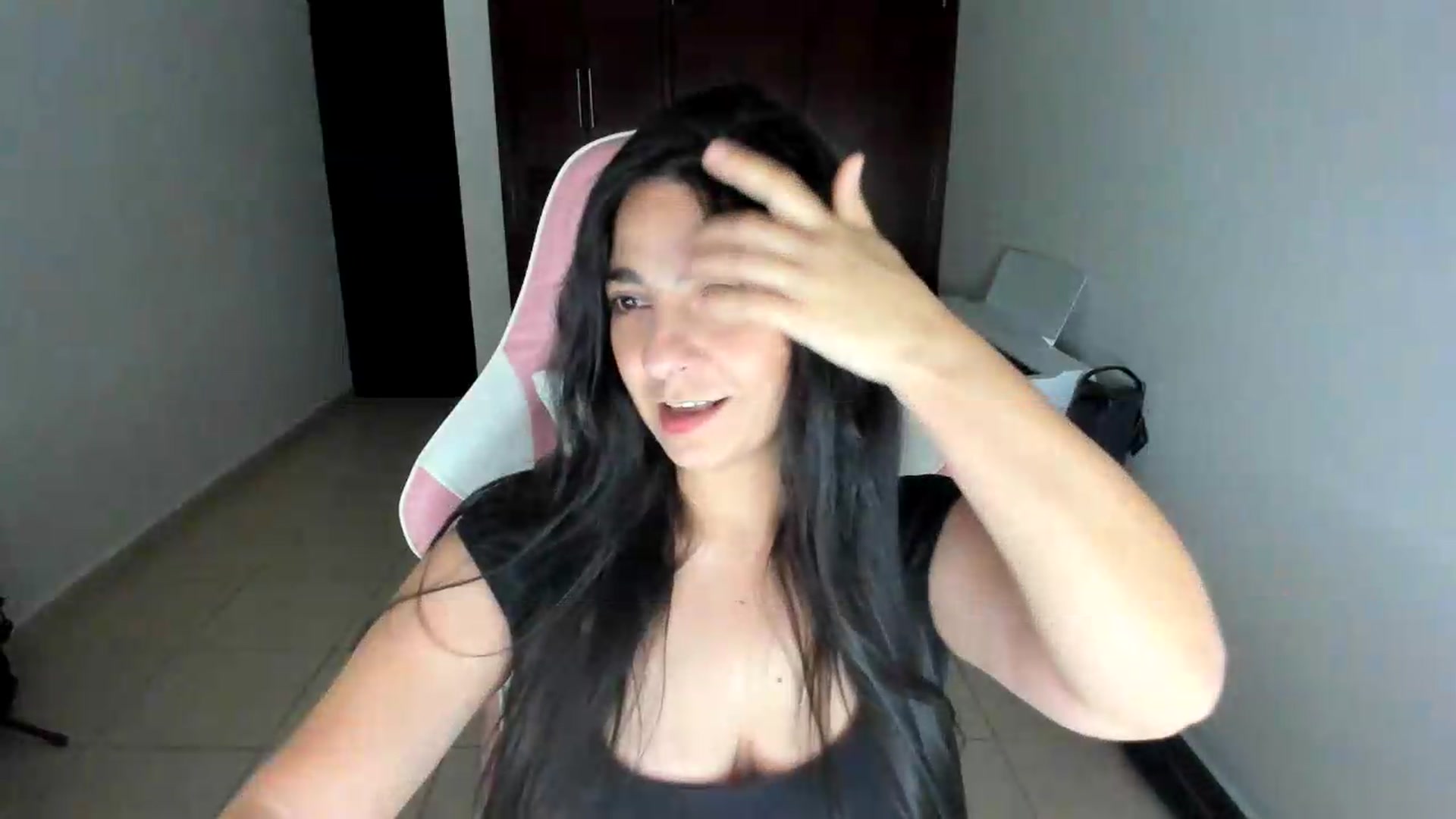 Gallery image thumbnail from anarossanna's myfreecams stream on, 06/19/2026, 04:28 image 19 of 20