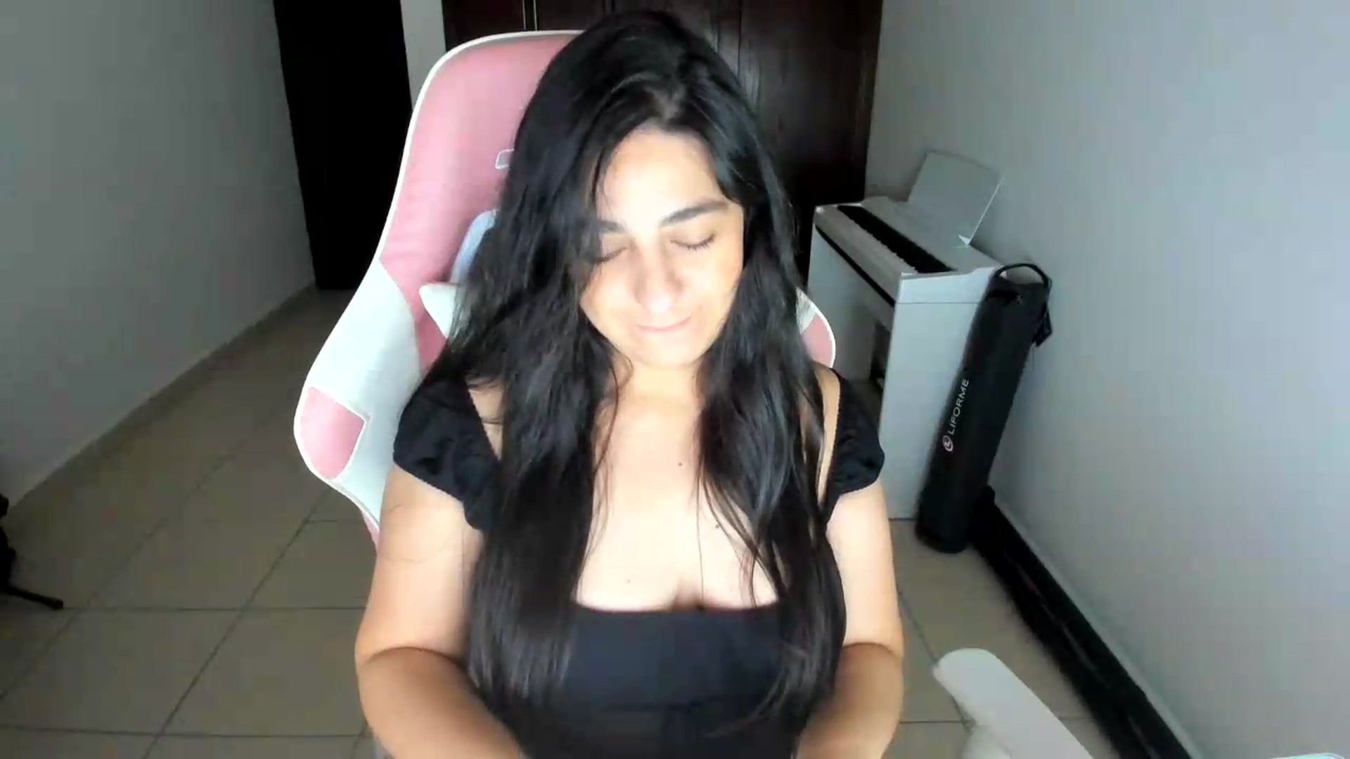 Gallery image thumbnail from anarossanna's myfreecams stream on, 06/19/2026, 04:28 image 2 of 20
