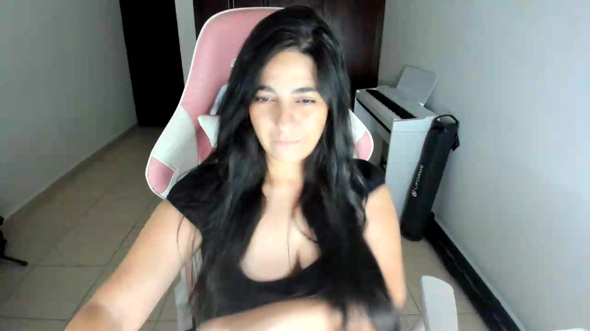 Gallery image thumbnail from anarossanna's myfreecams stream on, 06/19/2026, 04:28 image 7 of 20
