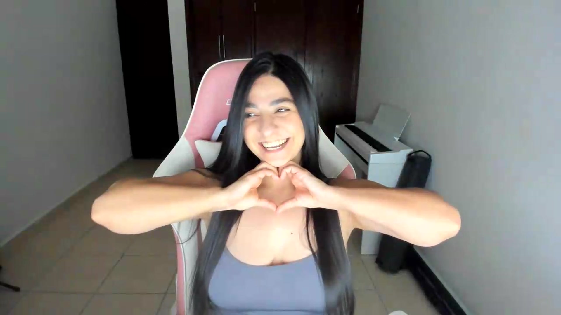 Gallery image thumbnail from anarossanna's myfreecams stream on, 06/20/2026, 02:56 image 7 of 20