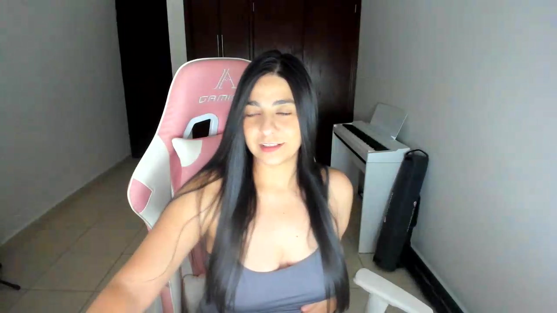 Gallery image thumbnail from anarossanna's myfreecams stream on, 06/20/2026, 02:56 image 9 of 20