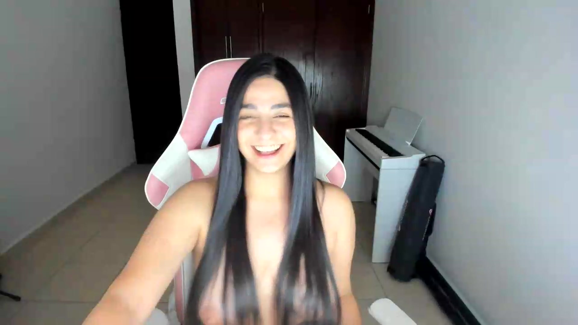 Gallery image thumbnail from anarossanna's myfreecams stream on, 06/20/2026, 02:56 image 13 of 20