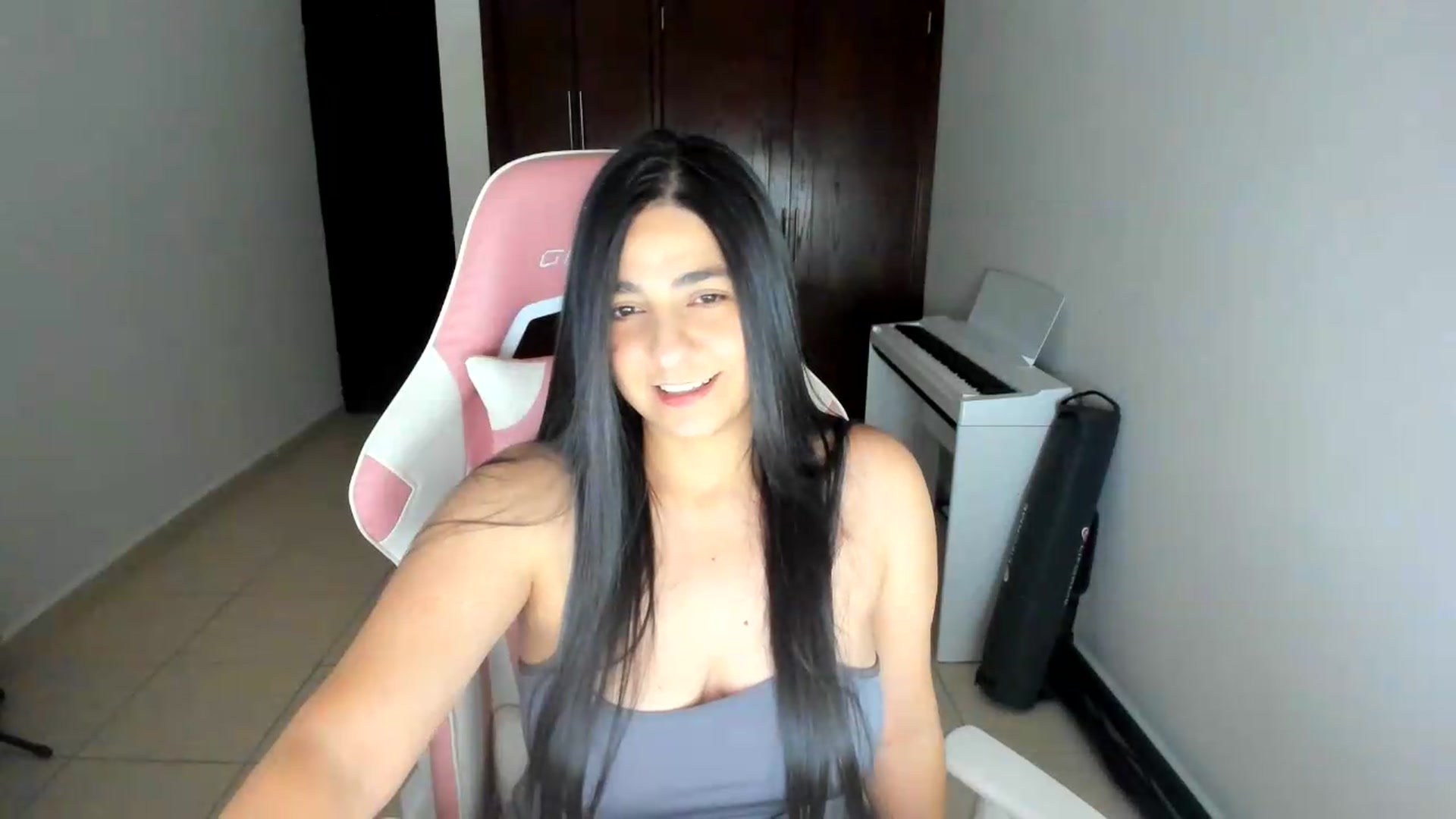 Gallery image thumbnail from anarossanna's myfreecams stream on, 06/20/2026, 02:56 image 10 of 20