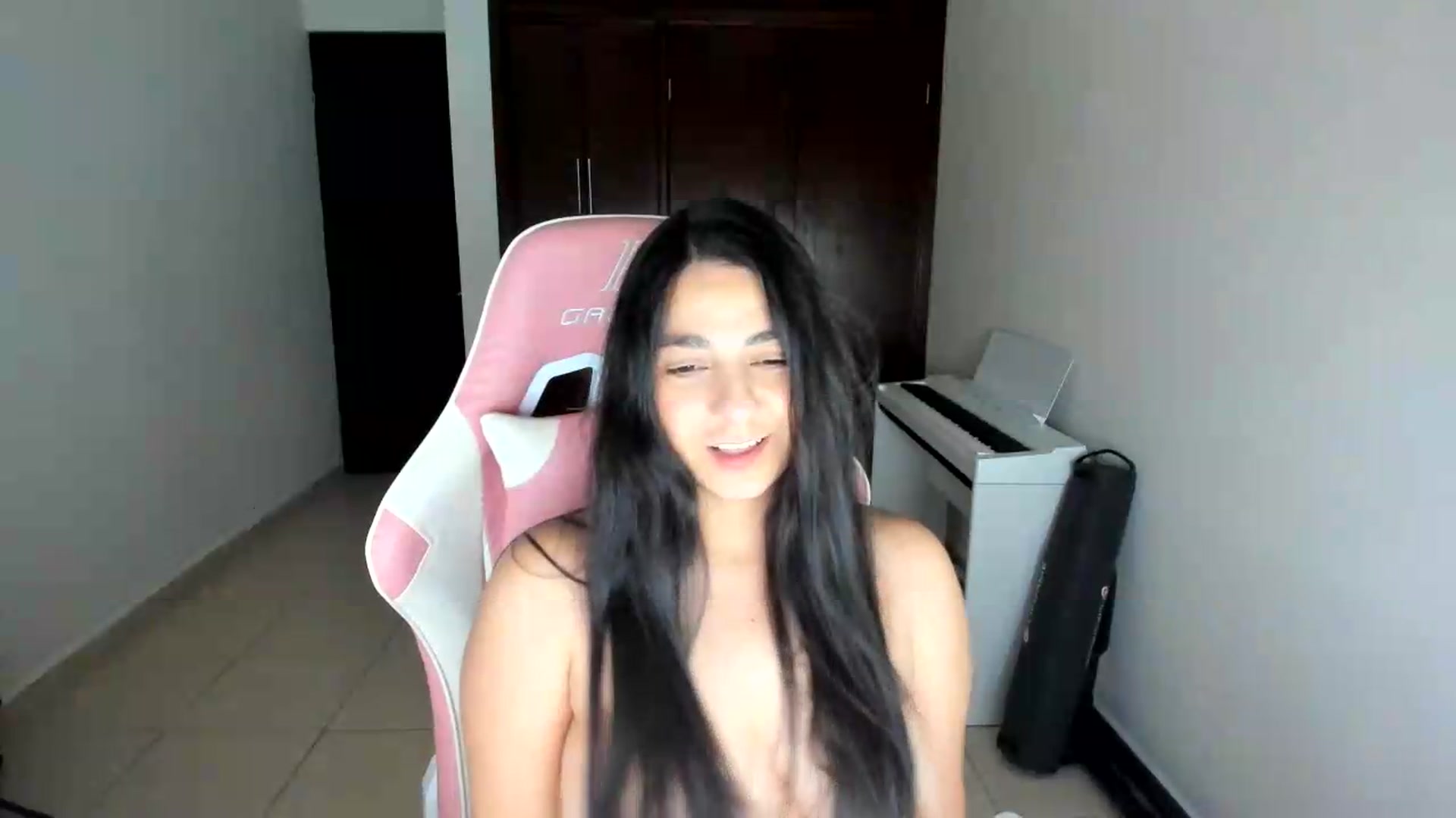 Gallery image thumbnail from anarossanna's myfreecams stream on, 06/24/2026, 03:57 image 20 of 20