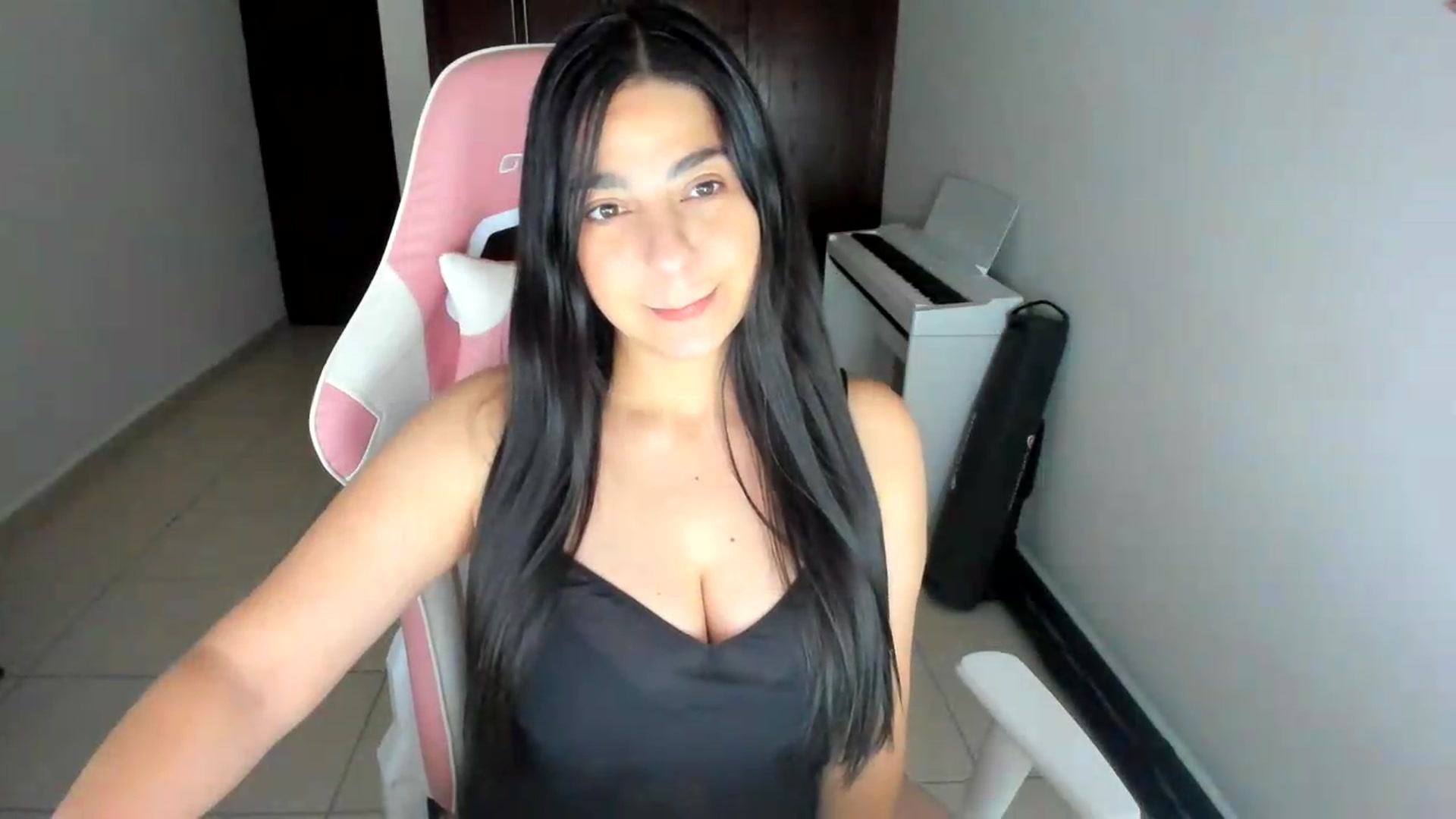 Gallery image thumbnail from anarossanna's myfreecams stream on, 07/11/2026, 03:45 image 16 of 20