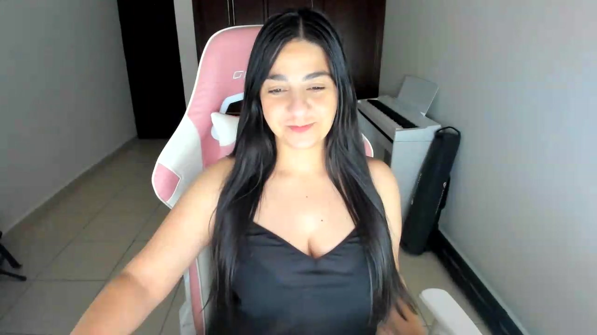 Gallery image thumbnail from anarossanna's myfreecams stream on, 07/11/2026, 03:45 image 10 of 20
