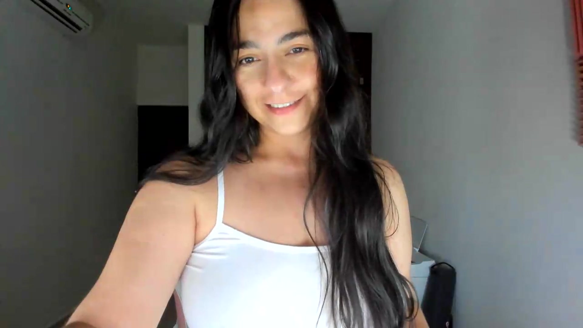Gallery image thumbnail from anarossanna's myfreecams stream on, 07/19/2026, 05:20 image 9 of 20