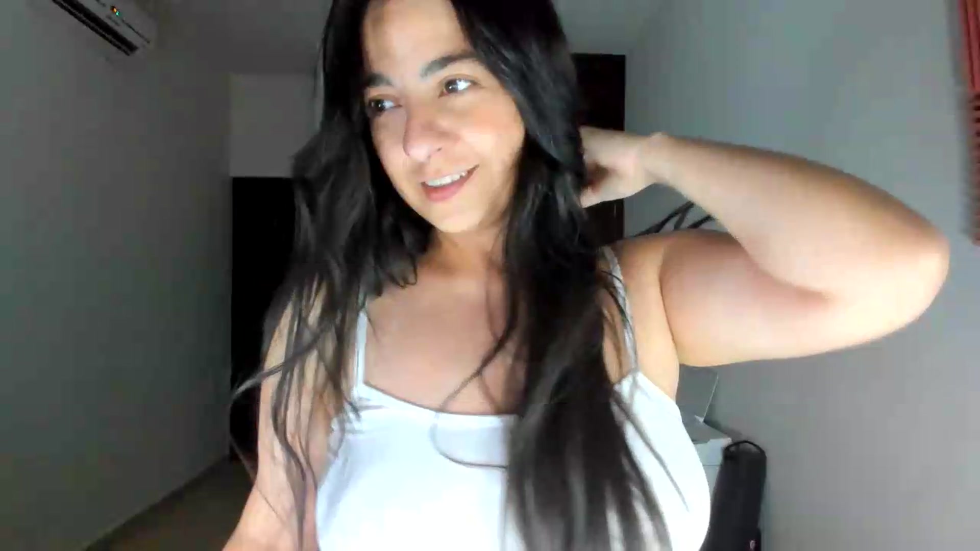 Gallery image thumbnail from anarossanna's myfreecams stream on, 07/19/2026, 05:20 image 10 of 20