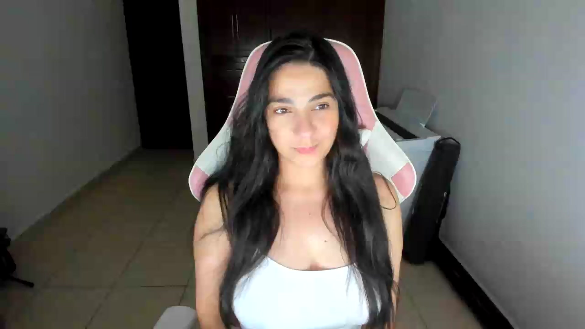 Gallery image thumbnail from anarossanna's myfreecams stream on, 07/19/2026, 05:20 image 1 of 20