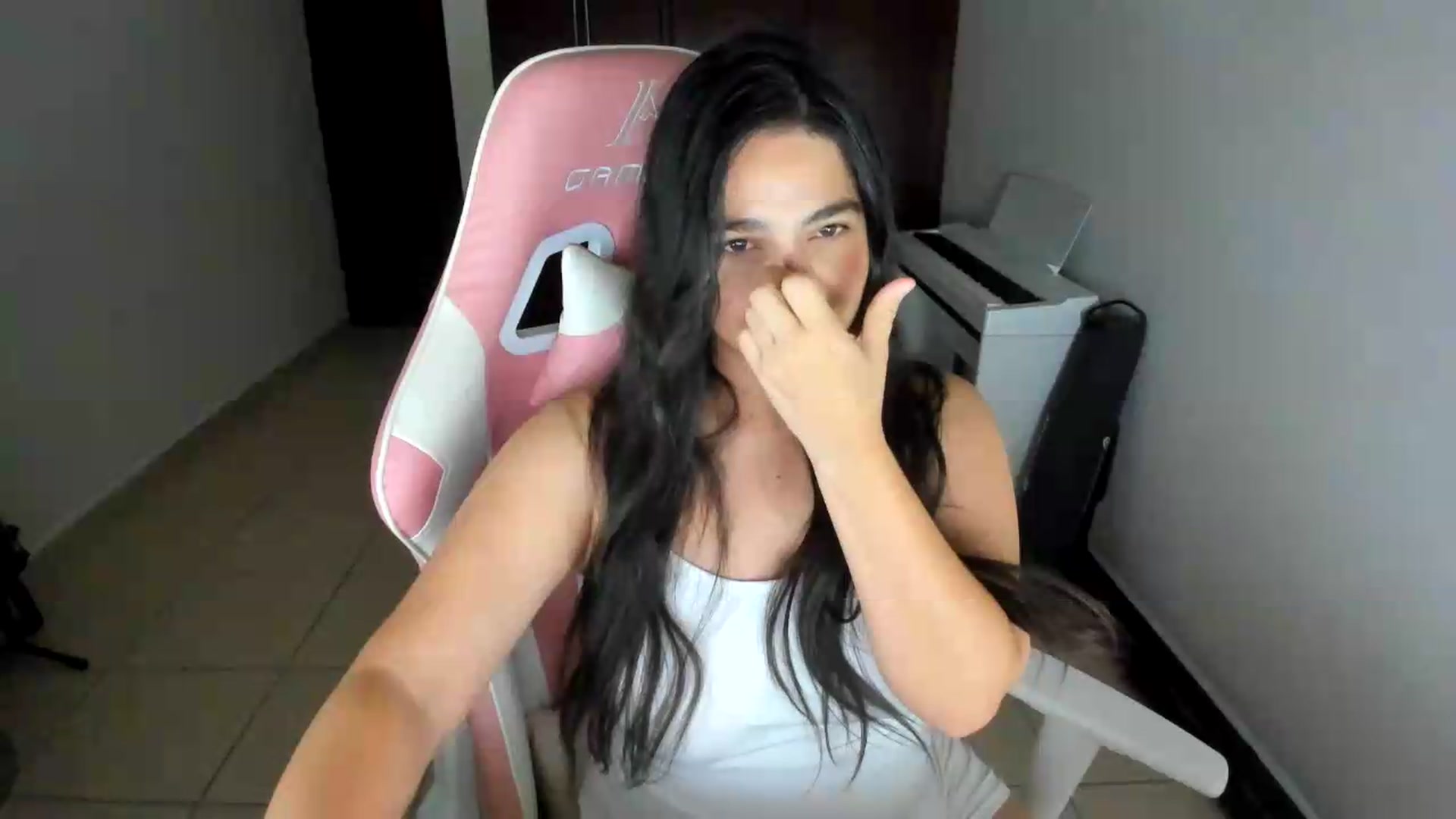 Gallery image thumbnail from anarossanna's myfreecams stream on, 07/19/2026, 05:20 image 6 of 20