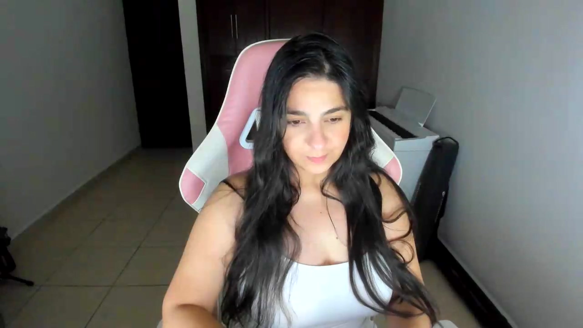 Gallery image thumbnail from anarossanna's myfreecams stream on, 07/19/2026, 05:20 image 2 of 20
