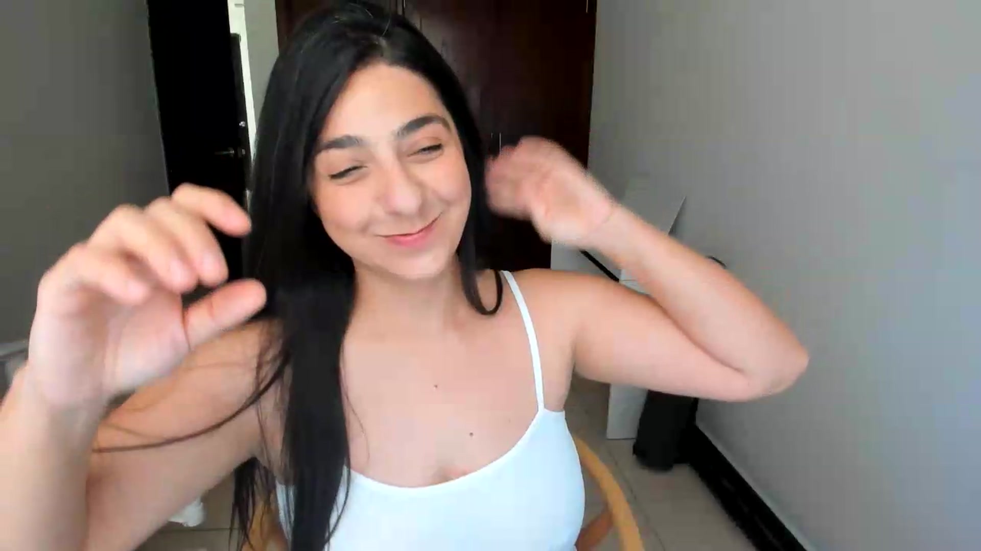Gallery image thumbnail from anarossanna's myfreecams stream on, 08/05/2026, 20:05 image 14 of 20