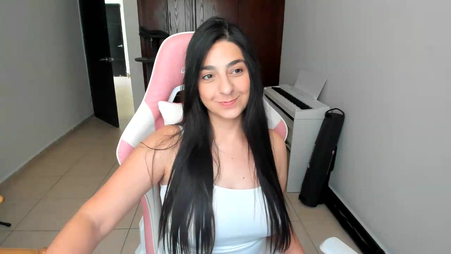 Gallery image thumbnail from anarossanna's myfreecams stream on, 08/05/2026, 20:05 image 2 of 20