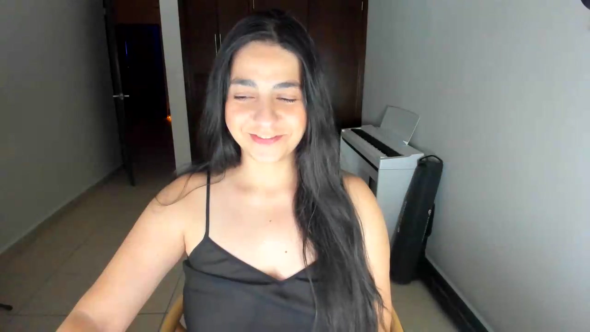 Gallery image thumbnail from anarossanna's myfreecams stream on, 08/13/2026, 03:54 image 11 of 20