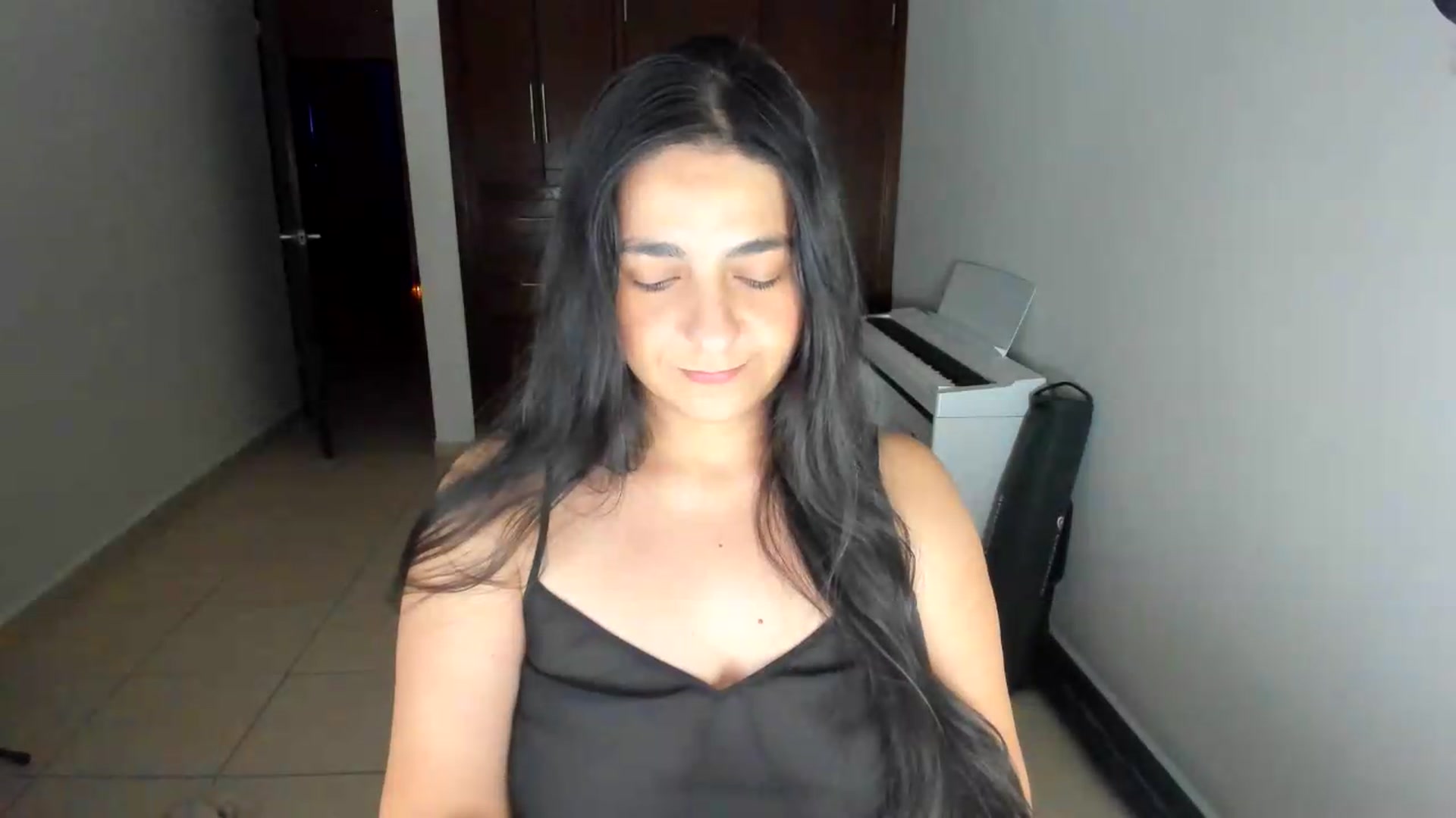 Gallery image thumbnail from anarossanna's myfreecams stream on, 08/13/2026, 03:54 image 15 of 20
