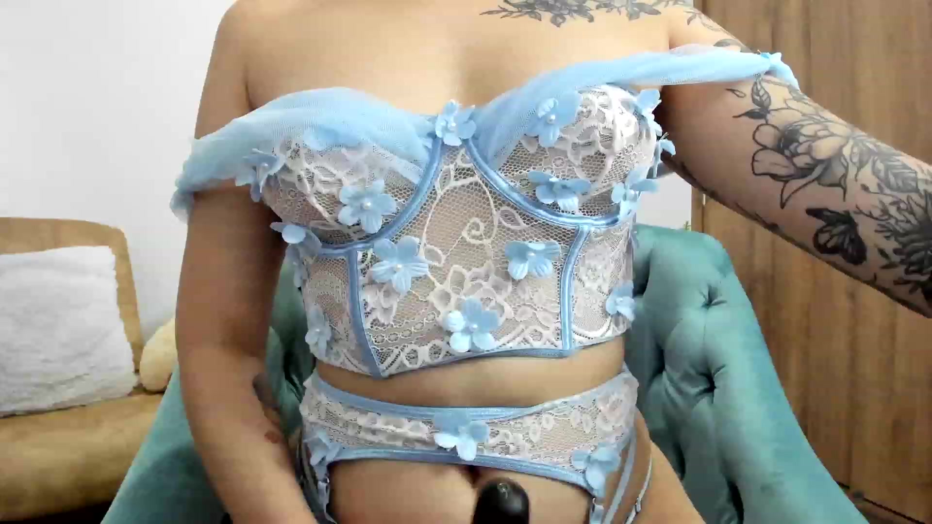 Gallery image thumbnail from angel_sweet9's myfreecams stream on, 07/25/2023, 13:04 image 18 of 20
