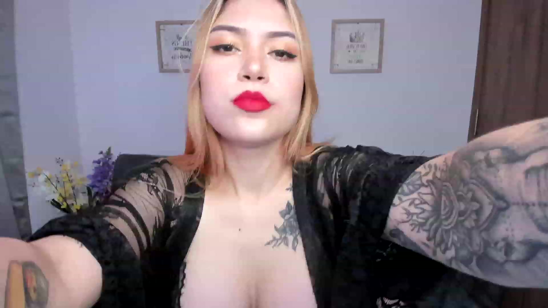 Gallery image thumbnail from angel_sweet9's myfreecams stream on, 12/16/2023, 13:29 image 7 of 20