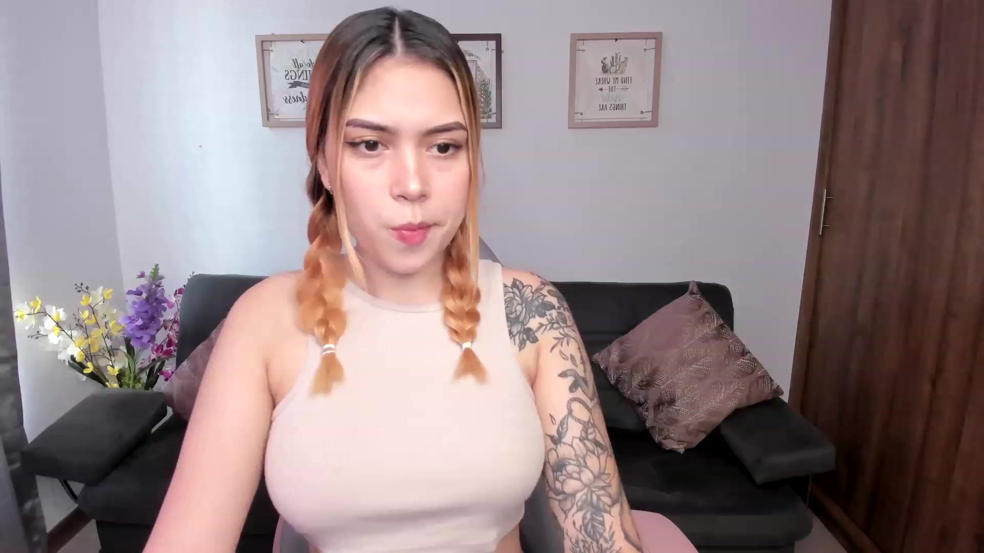 Gallery image thumbnail from angel_sweet9's myfreecams stream on, 12/28/2023, 15:23 image 1 of 20