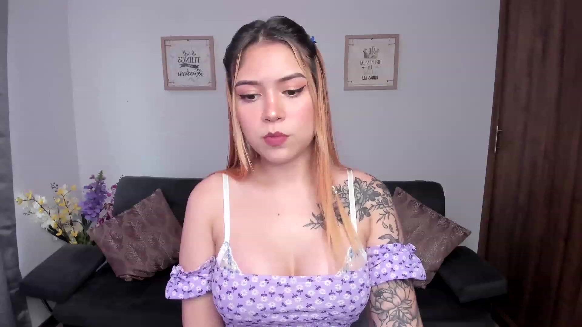 Gallery image thumbnail from angel_sweet9's myfreecams stream on, 01/02/2024, 12:43 image 18 of 20